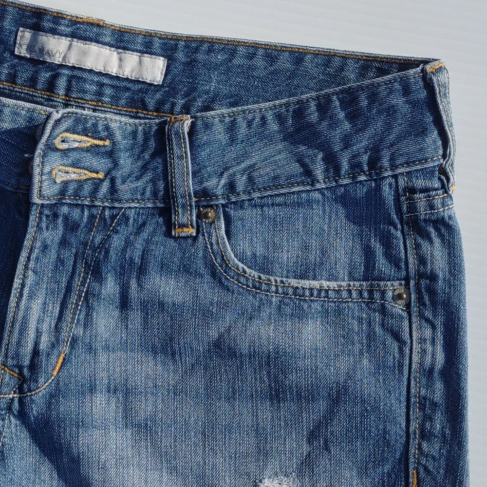 🌜OLD NAVY Mid-Rise Distressed Shorts in Medium Dark Wash - Picture 8 of 16